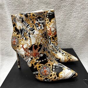 BRAND NEW! Anne Michelle Black and Gold ankle heel boots🐯Fancy and comfy!💛✨
